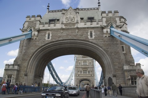 ENGLAND, London, Traffice and pedestirans crossing Tower Bridge