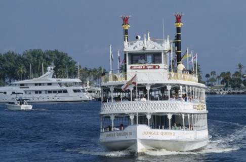 USA, Florida, Fort Lauderdale, Jungle Queen Paddlesteamer traveling along waterway