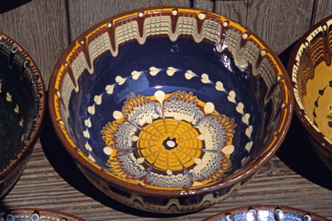 BULGARIA, Veilko Tarnovo, Traditional Bulgarian pottery on display outside gift and craft shop.