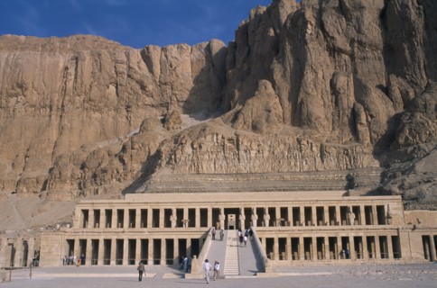 EGYPT, Nile Valley, Thebes, Deir el-Bahri. Hatshepsut Mortuary Temple. Visitors walking towards