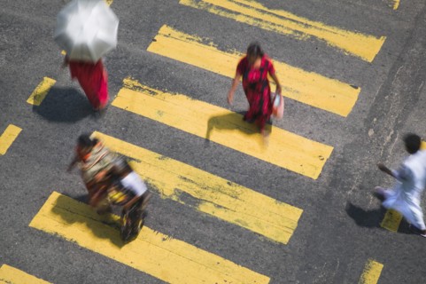 SRI LANKA, Colombo, A pedestrian crossing in the city centre.