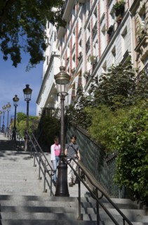 FRANCE, Ile de France, Paris, Montmartre Tourists walking down steps from the church of Sacre Couer