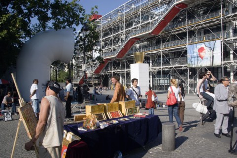 FRANCE, Ile de France, Paris, Artists selling their work amongst tourists in the Place Georges