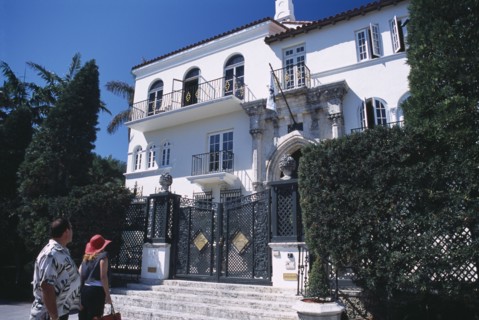 USA, Florida, Miami, South Beach. Ocean Drive. Gianni Versace’s Mansion Casa Casuarina. Man and
