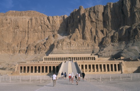 EGYPT, Nile Valley, Thebes, Deir el-Bahri. Hatshepsut Mortuary Temple. Visitors walking towards