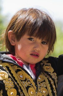 AFGHANISTAN, Bamiyan Province, Bamiyan , Portrait of young girl