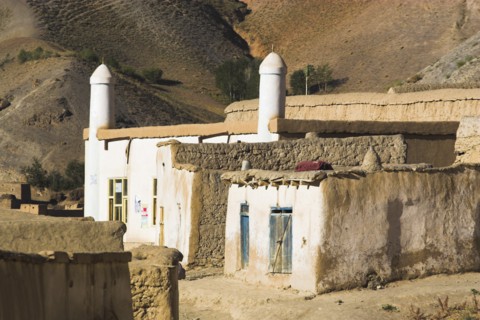 AFGHANISTAN, between Yakawlang and Daulitiar, Syadara, Mosque
