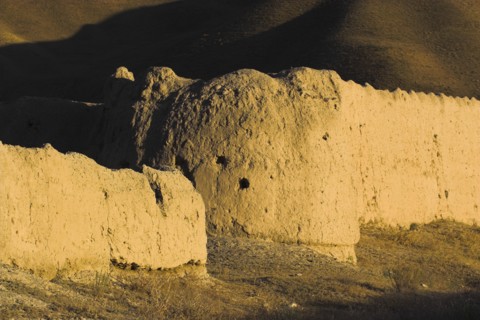 AFGHANISTAN, between Yakawlang and Chakhcharan, Daulitiar, Caravanserai