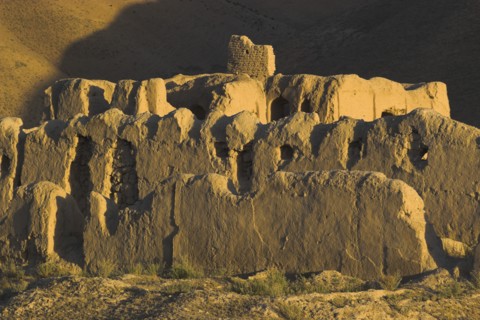 AFGHANISTAN, between Yakawlang and Chakhcharan, Daulitiar, Caravanserai