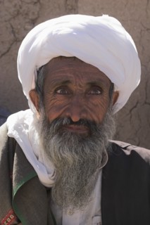 AFGHANISTAN, Between Chakhcharan and Jam, Dulainai, Local men