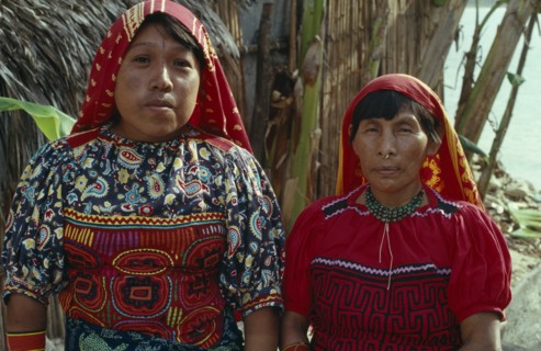 PANAMA, San Blas Islands, Kuna Indians, Head and shoulders portrait of Kuna mother and daughter