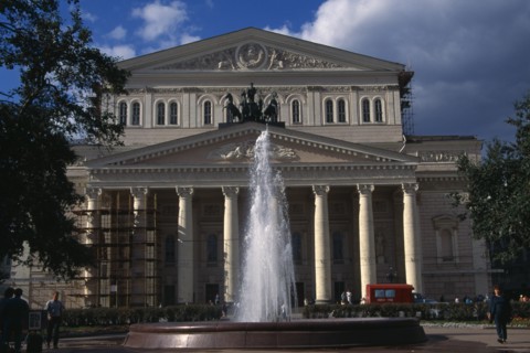 RUSSIA, Moscow, Bolshoi Ballet Theatre exterior with water fountain