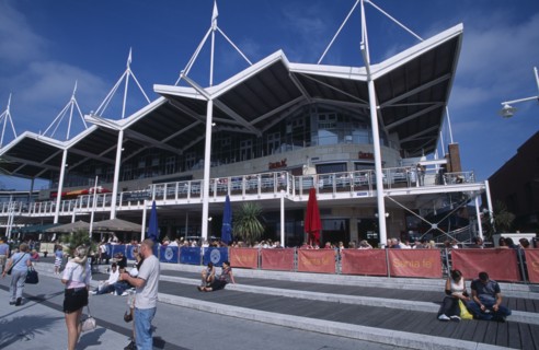 ENGLAND, Hampshire, Portsmouth, Gunwharf Keys. Waterfront restaurants and bars overlooking the