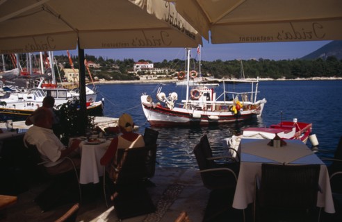 GREECE, Ionian Islands, Cephalonia, Waterside cafe in Fiskardo harbour.