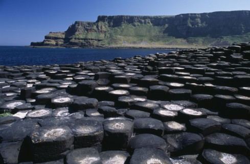 NORTHERN IRELAND, Co Antrim, Giants Causeway, Interlocking basalt stone columns left by volcanic