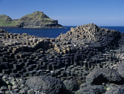 NORTHERN IRELAND, County Antrim, Giants Causeway, Interlocking basalt stone columns left by