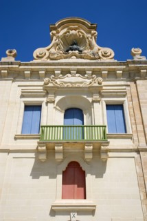 MALTA, Valletta, The waterfront redevelopment of old Baroque Pinto wharehouses below the bastion