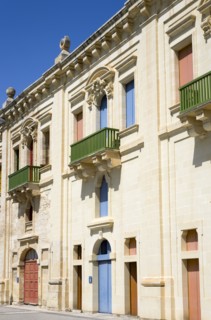 MALTA, Valletta, The waterfront redevelopment of old Baroque Pinto wharehouses below the bastion