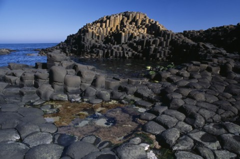 NORTHERN IRELAND, Co Antrim, Giants Causeway, Interlocking basalt stone columns left by volcanic