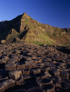 NORTHERN IRELAND, County Antrim, Giants Causeway, Interlocking basalt stone columns left by