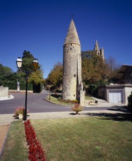 FRANCE, Midi-Pyrenees, Haute-Garonne, Avignonet-de-Lauragais.  Statue of Crusader of Avignonet set