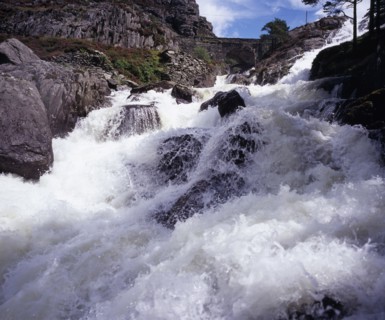 WALES, Gwynedd, Snowdonia National Park, Ogwen Falls and Nant Ffrancon Pass.   White foaming water