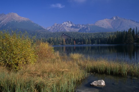 SLOVAKIA, Carpathian Mtns, High Tatras Mtns, Strbske Pleso.  View across lake towards distant