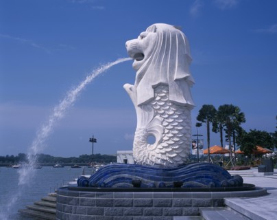 SINGAPORE, Merlion Park, The Merlion statue at the Merlion Park river entrance.