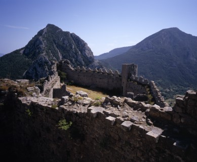 FRANCE, Languedoc-Roussillon, Aude, Chateau Puilarens.  Ruined medieval Cathar castle stronghold