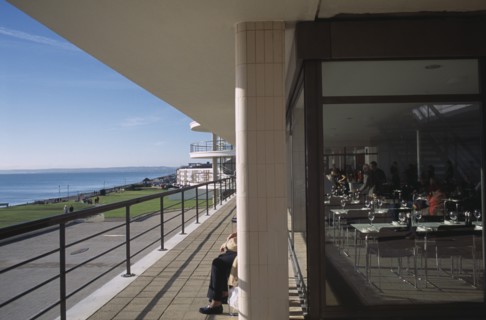 ENGLAND, East Sussex, Bexhill-on-Sea, De La Warr Pavilion. View along the sun terrace next to the
