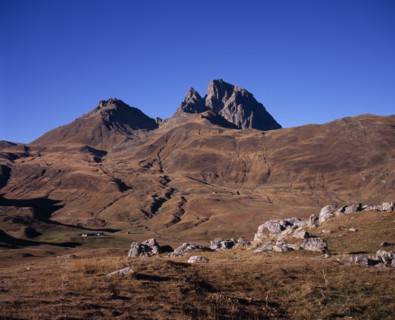 FRANCE, Aquitaine, Pyrenees Atlantiques, Pic du Midi d’Ossau (2884 m) in Autumn. Eroded
