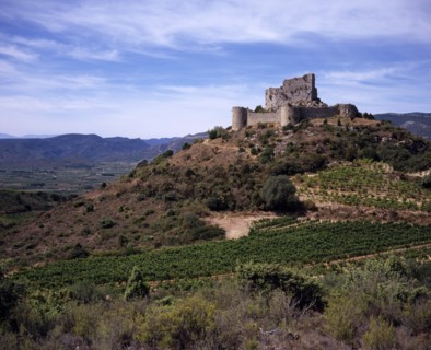 FRANCE, Languedoc-Roussillon, Aude, Chateau de Aguilar.  Ruins of twelth Century Cathar castle set