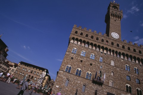 ITALY, Tuscany, Florence, Piazza della Signoria. Palazzo Vecchio with replica of the statue of