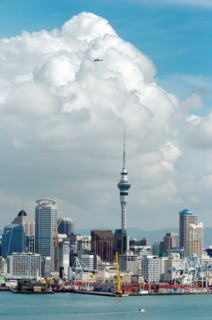 NEW ZEALAND, NORTH ISLAND, AUCKLAND, GENERAL VIEW OF AUCKLAND SKYLINE SHOWING AUCKLAND HARBOUR AND
