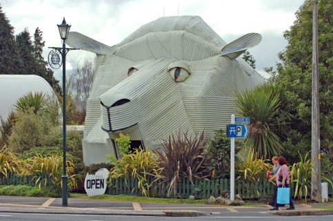 NEW ZEALAND, NORTH ISLAND, WAIKATO, "TIRAU, A CORRUGATED IRON SHEEP WHICH IS A SHEEPSKIN RUG SHOP