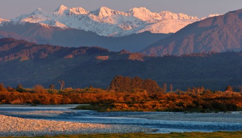 NEW ZEALAND, SOUTH ISLAND, WEST COAST, "HOKITIKA, VIEW INLAND FROM THE WEST COASTAL ROUTE 6 THE