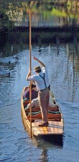 NEW ZEALAND, SOUTH ISLAND, CHRISTCHURCH, "CANTERBURY, TOURISTS BEING PUNTED ALONG THE RIVER AVON IN