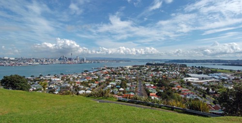 NEW ZEALAND, NORTH ISLAND , AUCKLAND , GENERAL VIEW OF AUCKLAND SKYLINE SHOWING AUCKLAND HARBOUR