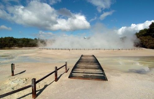 NEW ZEALAND, NORTH ISLAND, ROTORUA, THE CHAMPAGNE POOL OF WAI O TAPU THERMAL WONDERLAND.THE SPRING
