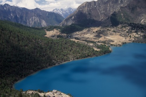 NEPAL, Lower Dolpo Trek, Phoksumdo, View over Pal Sentan Thasoon Chholing Monastery and Phoksumdo
