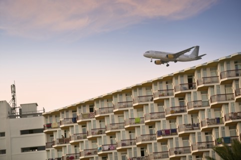 SPAIN, Balaeric Islands, Ibiza, Eivissa. Charter flight coming into land at Ibiza airport (Aeroport