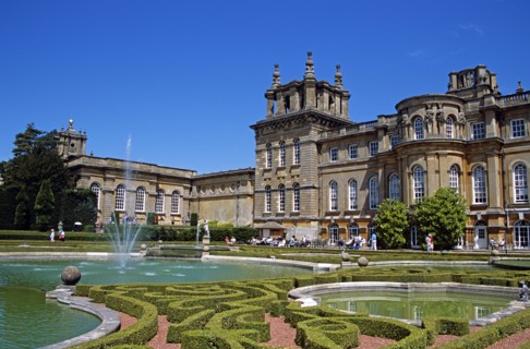ENGLAND, Oxfordshire, Woodstock, "Blenheim Palace. Fountain, garden and visitors in upper water