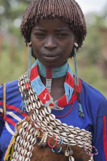 ETHIOPIA, Lower Omo Valley, Key Afir, Tsemay woman at weekly market