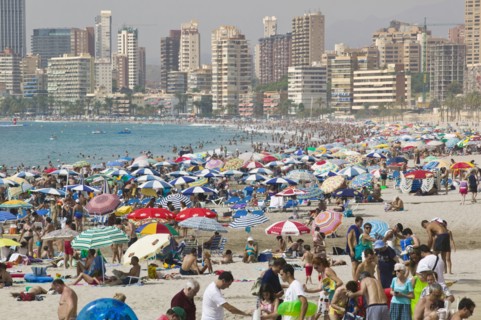 20091061 Benidorm. View crowded beach lined with high rise hotels. Beaches Espainia Espana Espanha Espanya European Gray Hispanic Resort Sand Sandy Seaside Shore Southern Europe Spanish Tourism  Regio...
