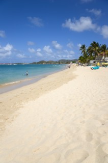 WEST INDIES, St Lucia, Gros Islet, Reduit Beach in Rodney Bay with tourists in the water and on the