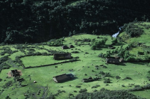PERU, Ayacucho Province, Lijiana, Aerial view over settlement amongst green agricultural landscape