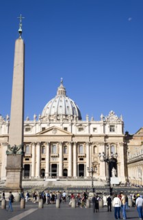 ITALY, Lazio, Rome, Vatican City The Basilica of St Peter and the Piazza San Pietro with tourists