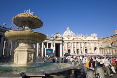 ITALY, Lazio, Rome, Vatican City Tourists in St Peter's Square for the wednesday Papal Audience in