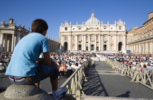 ITALY, Lazio, Rome, Vatican City Pilgrims seated in St Peter's Square for the wednesday Papal