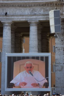 ITALY, Lazio, Rome, Vatican City Pilgrims in St Peter's Square for the wednesday Papal Audience in